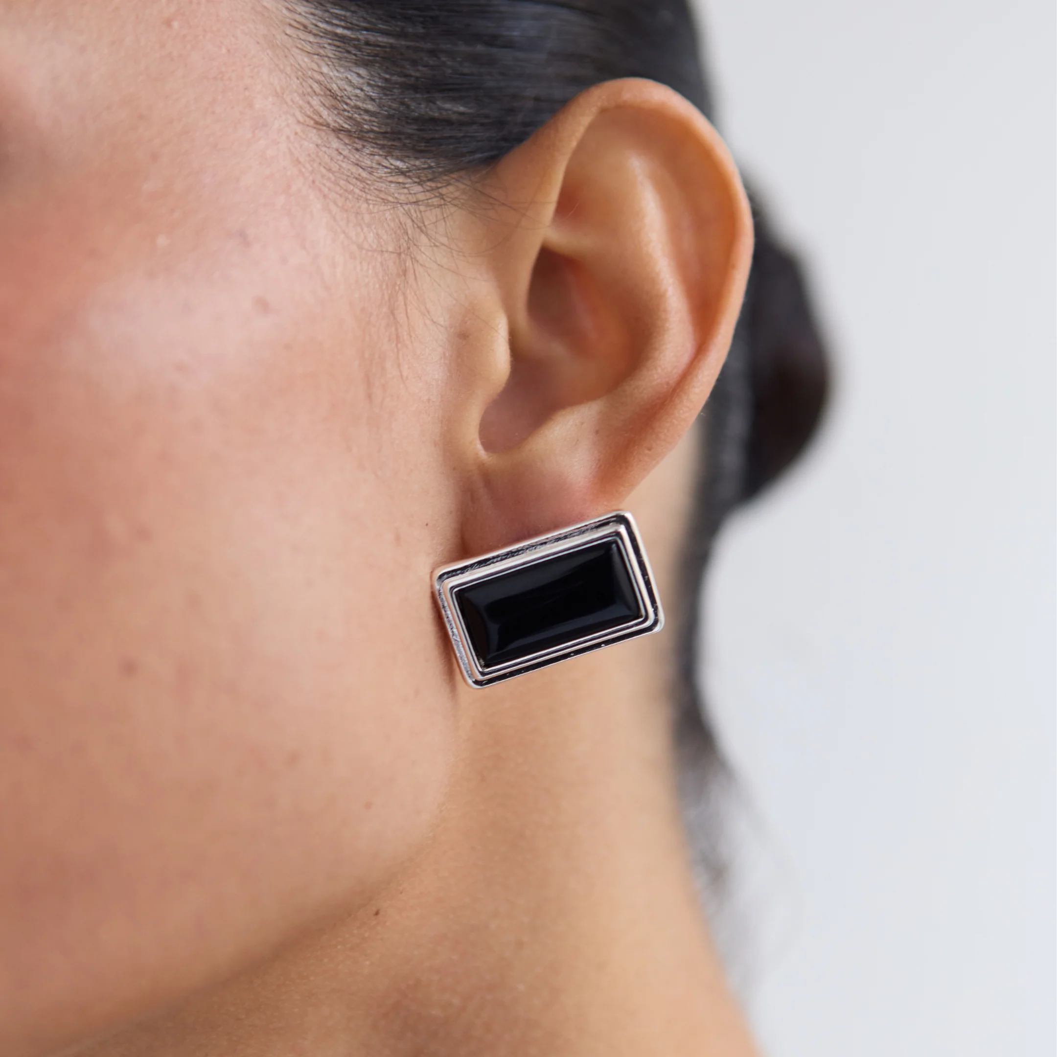 ARCHER RECTANGLE EARRINGS - Image 7